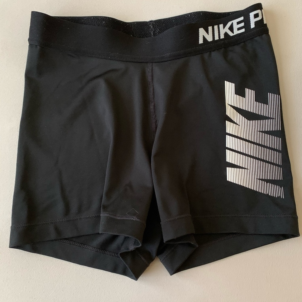 Nike Pro shorts s